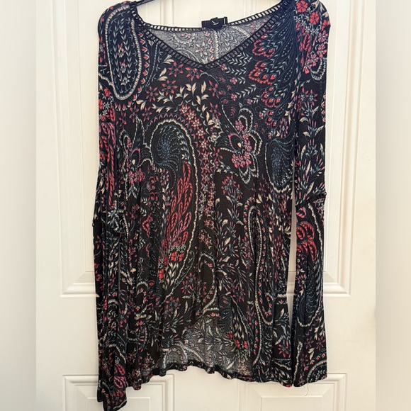 Jessica Simpson long Sleeve V-Neck Dressy blouse/top. Size Medium. - Picture 3 of 12